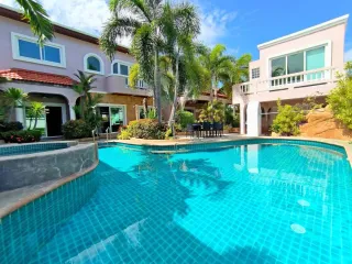 Casa en alquiler y en venta de 5 habitaciones en Bang Lamung, Chonburi
