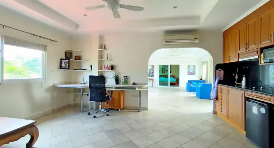 出租 和 出售 5 卧室 独立屋 在 Bang Lamung, Chon Buri