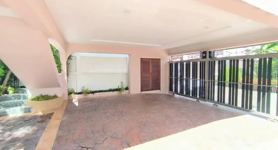 出租 和 出售 5 卧室 独立屋 在 Bang Lamung, Chon Buri