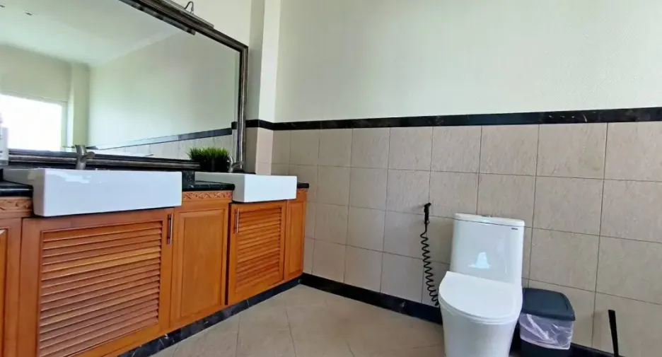 出租 和 出售 5 卧室 独立屋 在 Bang Lamung, Chon Buri