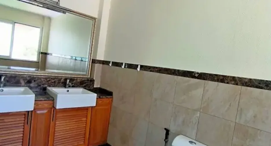 出租 和 出售 5 卧室 独立屋 在 Bang Lamung, Chon Buri