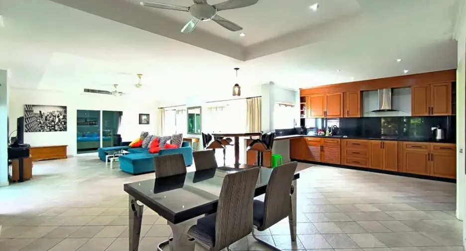 出租 和 出售 5 卧室 独立屋 在 Bang Lamung, Chon Buri