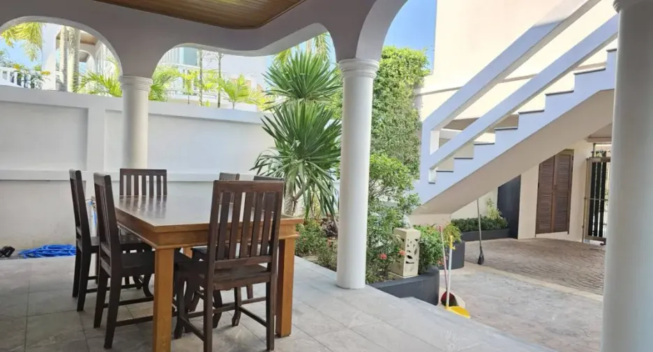 出租 和 出售 5 卧室 独立屋 在 Bang Lamung, Chon Buri