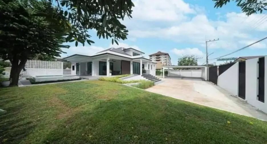 À louer et à vendre 4 chambres maison à Bang Lamung, Chonburi