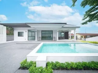 出租 和 出售 4 卧室 独立屋 在 Bang Lamung, Chon Buri