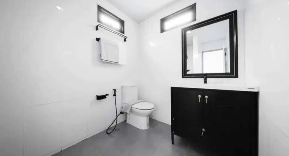 À louer et à vendre 4 chambres maison à Bang Lamung, Chonburi