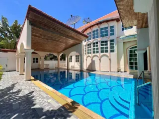 Casa en venta de 4 habitaciones en Bang Lamung, Chonburi