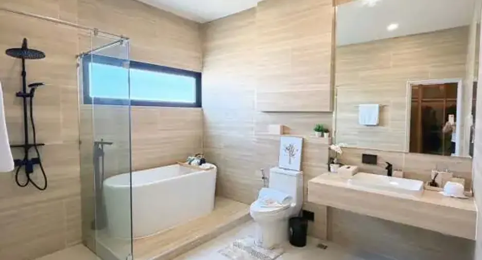 Casa en venta de 5 habitaciones en Bang Lamung, Chonburi