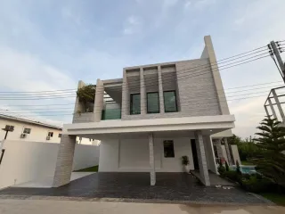 Casa en venta de 5 habitaciones en Bang Lamung, Chonburi