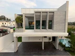 Casa en venta de 5 habitaciones en Bang Lamung, Chonburi