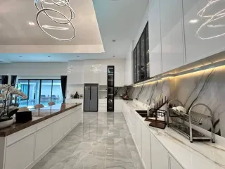 出租 和 出售 5 卧室 独立屋 在 Bang Lamung, Chon Buri