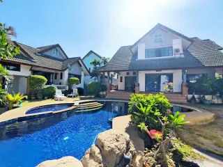 Casa en alquiler y en venta de 7 habitaciones en Bang Lamung, Chonburi