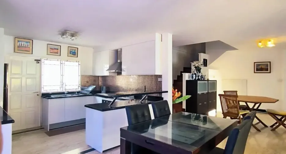 Casa en alquiler y en venta de 7 habitaciones en Bang Lamung, Chonburi