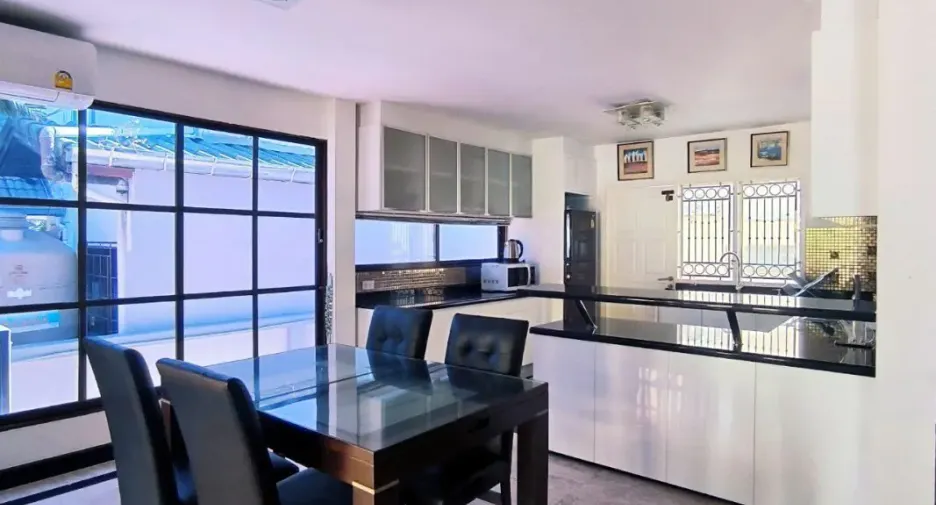 Casa en alquiler y en venta de 7 habitaciones en Bang Lamung, Chonburi