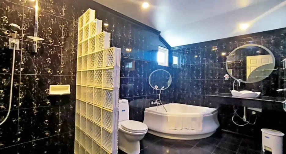 Casa en alquiler y en venta de 7 habitaciones en Bang Lamung, Chonburi