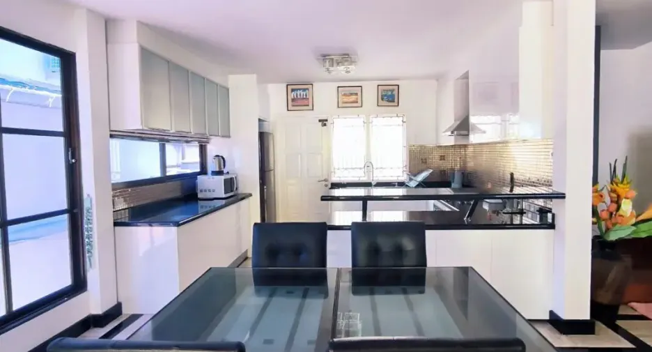Casa en alquiler y en venta de 7 habitaciones en Bang Lamung, Chonburi