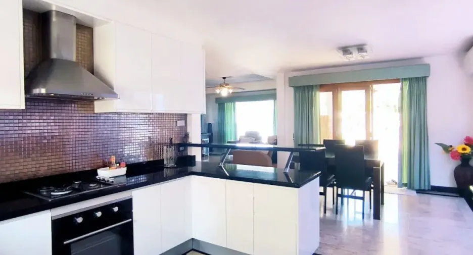 Casa en alquiler y en venta de 7 habitaciones en Bang Lamung, Chonburi