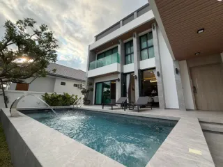 Casa en venta de 5 habitaciones en Bang Lamung, Chonburi