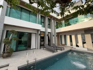 Casa en venta de 5 habitaciones en Bang Lamung, Chonburi
