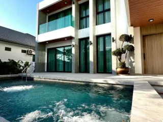 For sale 5 bedrooms house in Bang Lamung, Chonburi