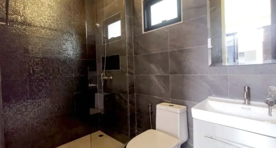 Haus zum Kauf mit 4 Zimmer in Bang Lamung, Chonburi