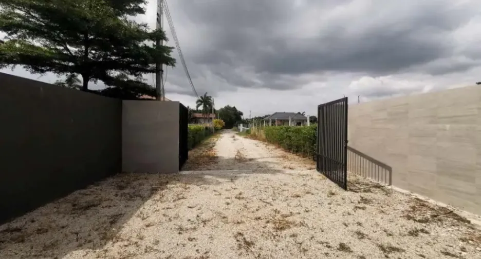 Haus zum Kauf mit 4 Zimmer in Bang Lamung, Chonburi