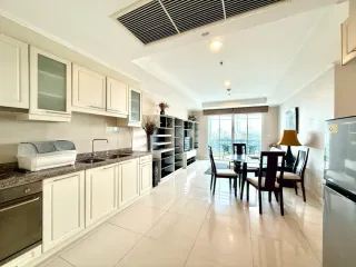 À louer et à vendre 2 chambres condo à Na Jomtien, Pattaya