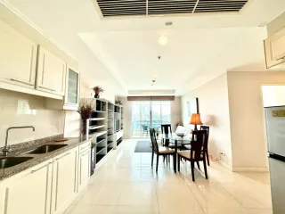 À louer et à vendre 2 chambres condo à Na Jomtien, Pattaya