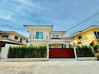 Casa en venta de 4 habitaciones en Bang Lamung, Chonburi