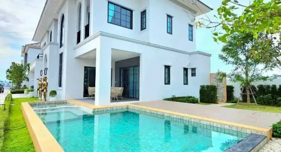 Casa en venta de 4 habitaciones en Bang Lamung, Chonburi