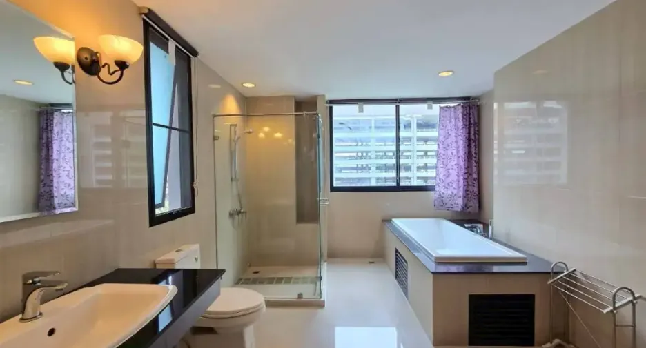 For rent and for sale 2 bedrooms condo in Bang Lamung, Chonburi
