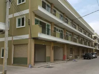 À vendre local commercial à Bang Lamung, Chonburi