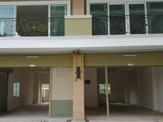À vendre local commercial à Bang Lamung, Chonburi