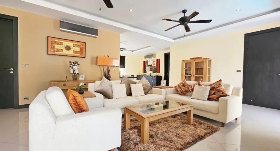 Haus zur Miete und zum Kauf mit 4 Zimmer in Bang Lamung, Chonburi