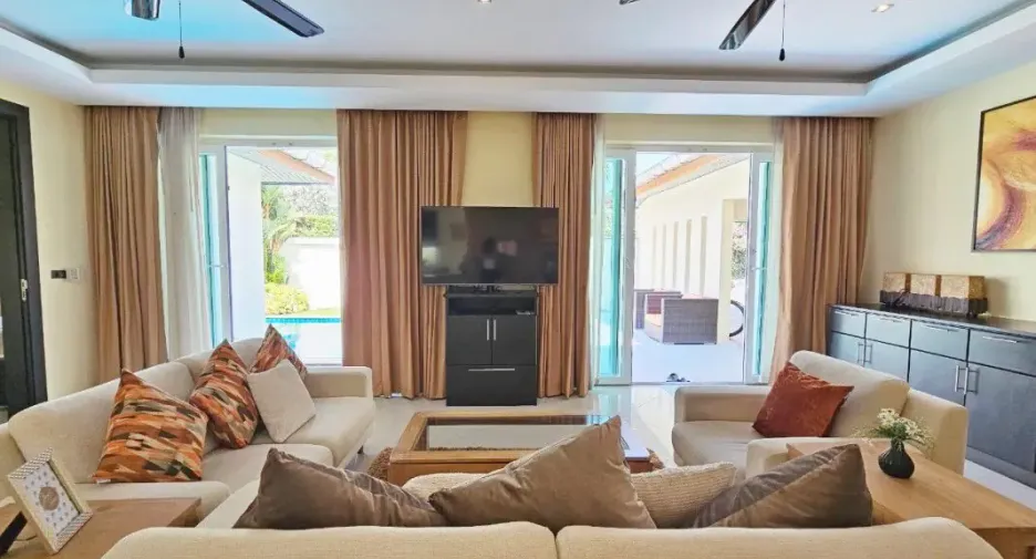 Haus zur Miete und zum Kauf mit 4 Zimmer in Bang Lamung, Chonburi