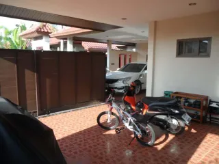 À louer et à vendre 3 chambres maison à Bang Lamung, Chonburi