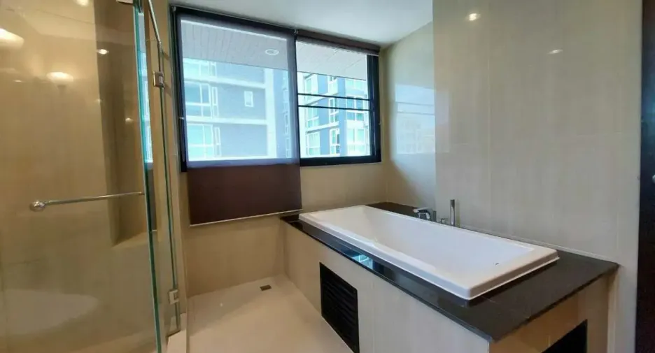 出租 和 出售 2 卧室 公寓 在 Bang Lamung, Chon Buri