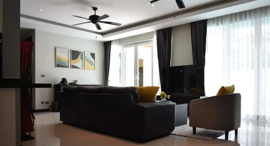 Haus zum Kauf mit 4 Zimmer in Bang Lamung, Chonburi