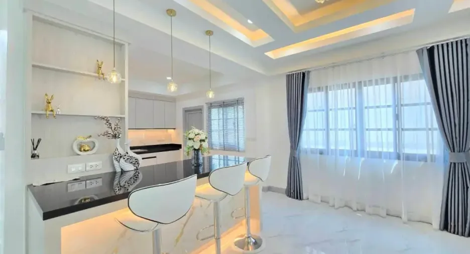 For sale 4 bedrooms house in Bang Lamung, Chonburi