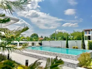 Casa en venta de 4 habitaciones en Bang Lamung, Chonburi