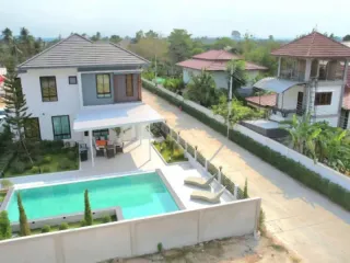 Casa en venta de 4 habitaciones en Bang Lamung, Chonburi