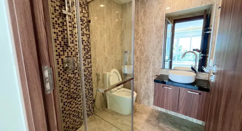For sale 3 bedrooms condo in Bang Lamung, Chonburi