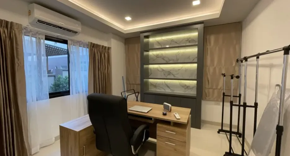 For sale 4 ベッドルーム house in Bang Lamung, Chonburi