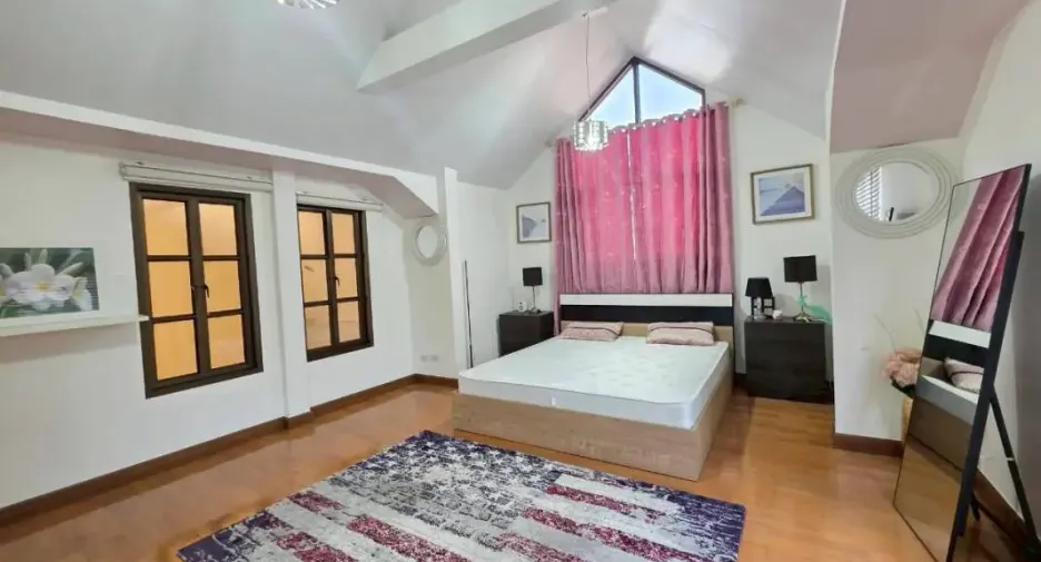 Casa en alquiler y en venta de 4 habitaciones en Bang Lamung, Chonburi