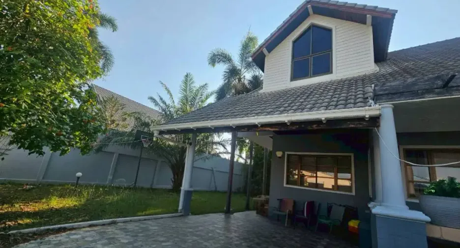 Casa en alquiler y en venta de 4 habitaciones en Bang Lamung, Chonburi