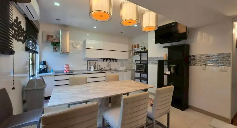 Casa en alquiler y en venta de 4 habitaciones en Bang Lamung, Chonburi