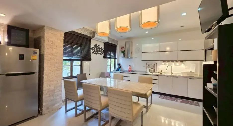 Casa en alquiler y en venta de 4 habitaciones en Bang Lamung, Chonburi
