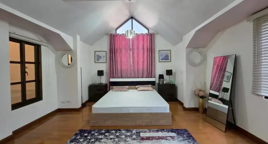 Casa en alquiler y en venta de 4 habitaciones en Bang Lamung, Chonburi