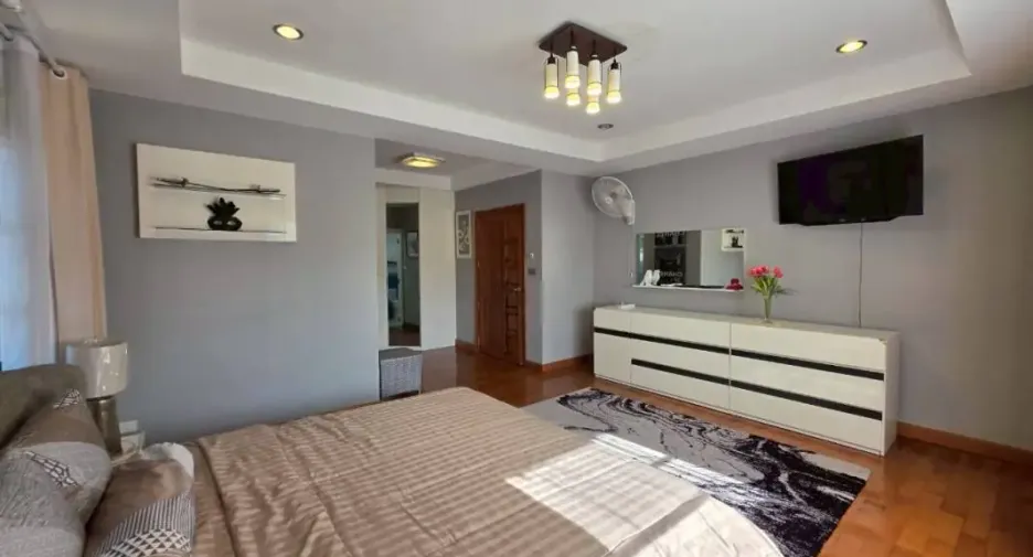 Casa en alquiler y en venta de 4 habitaciones en Bang Lamung, Chonburi