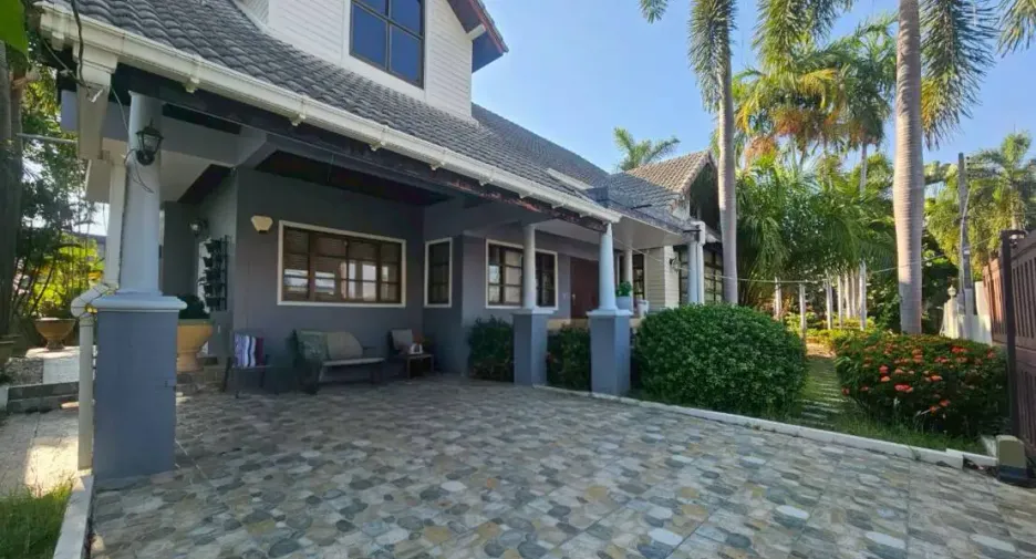Casa en alquiler y en venta de 4 habitaciones en Bang Lamung, Chonburi